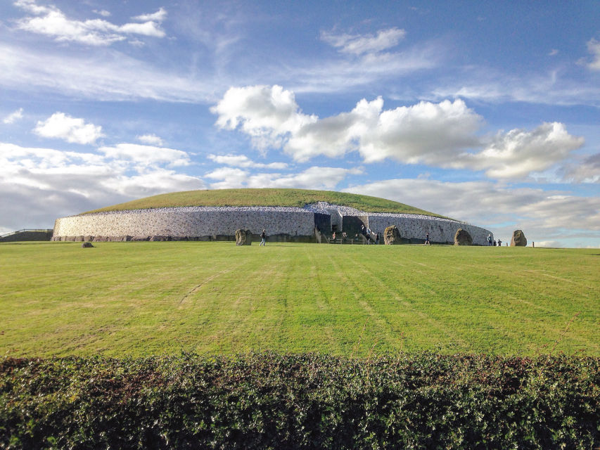 A front view of the Newgrange passage tomb complex, taken by Tjp Finn